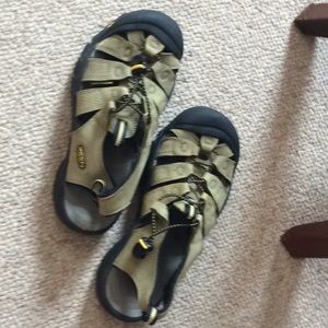 Olive keen sandal